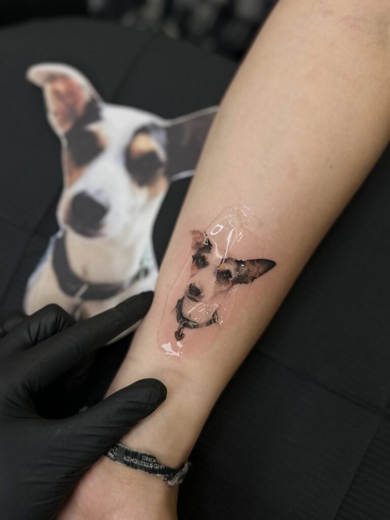 Microrealism Tattoo Berlin 2 Detailreiches Mikrorealismus Tattoo gestochen in Berlin Schöneberg