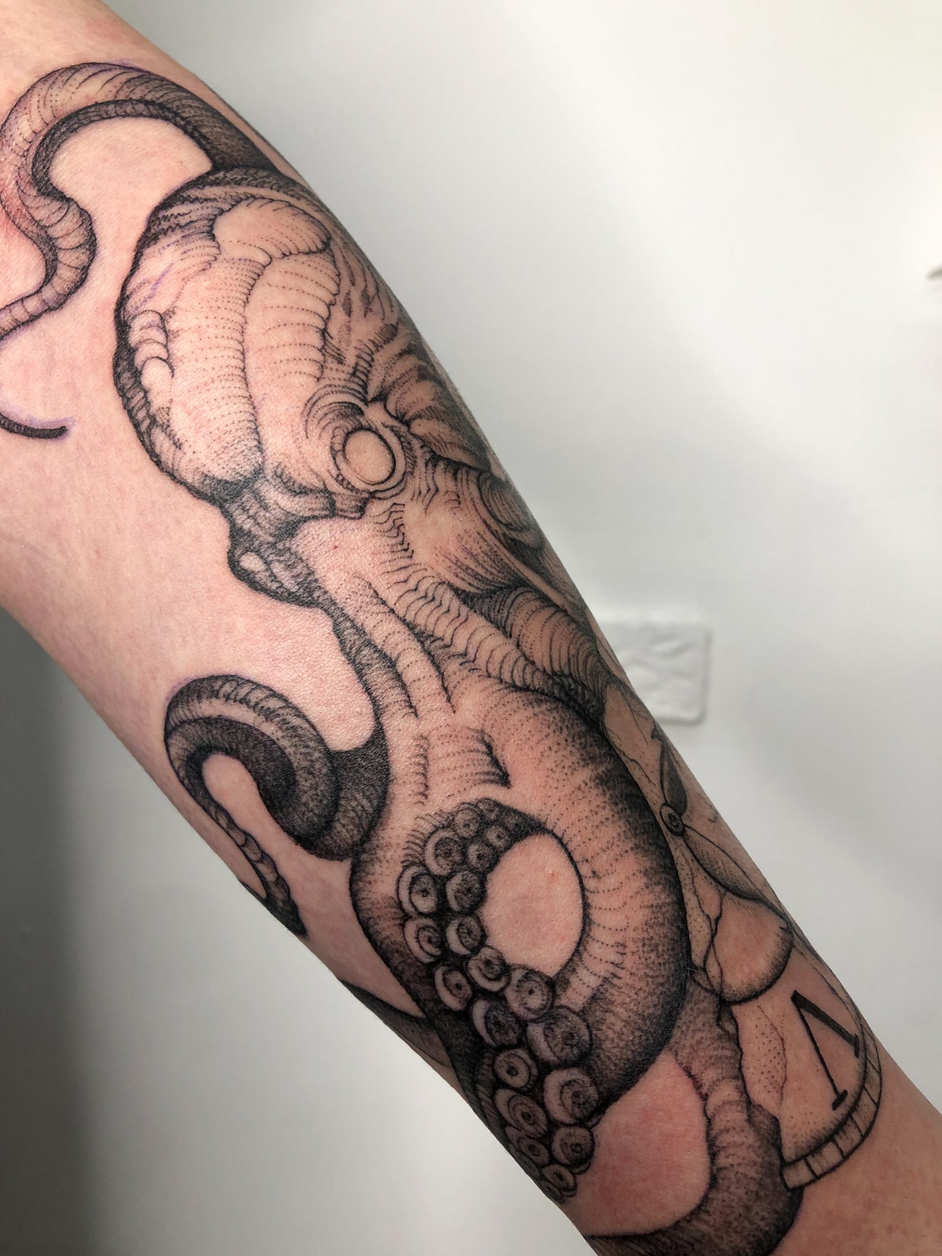 Großes filigranes Oktopus Tattoo gestochen im Studio Berlin