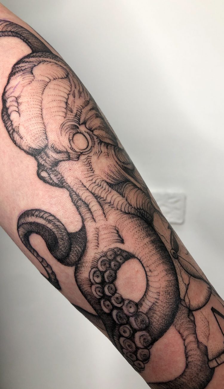Großes filigranes Oktopus Tattoo gestochen im Studio Berlin