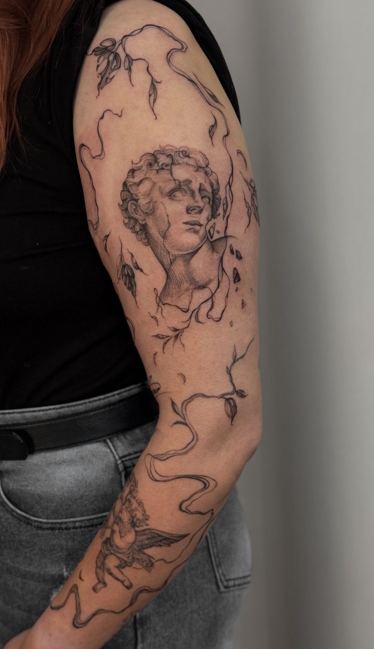 Großes florales Tattoo Projekt gestochen in Berlin Schöneberg