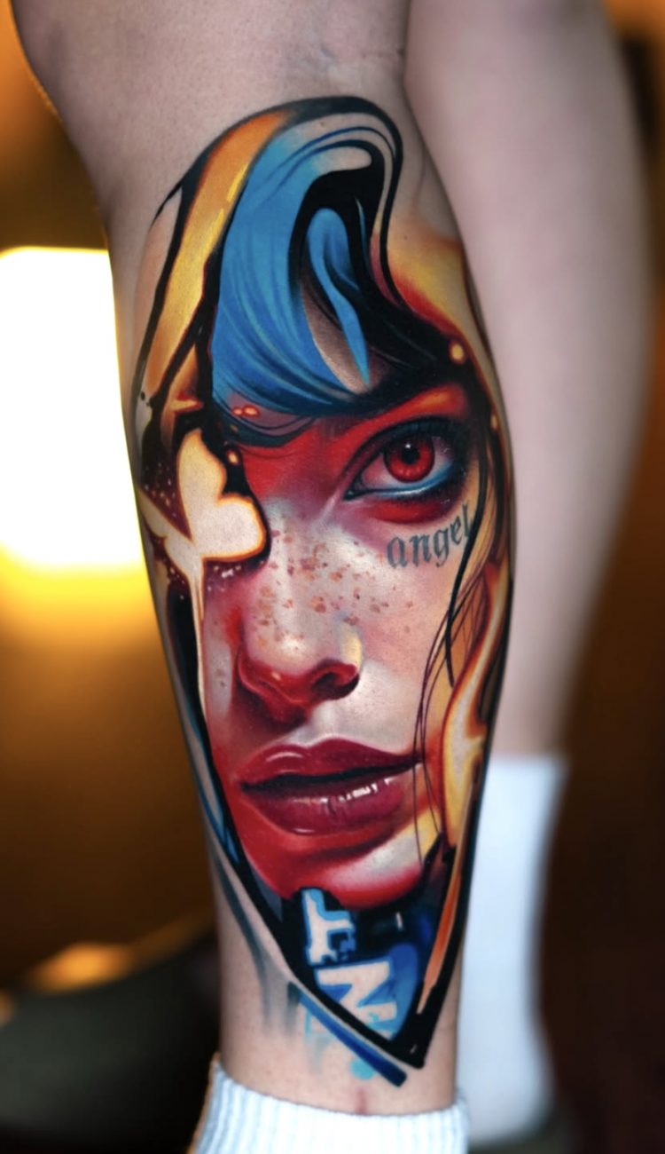 Ausdrucksstarkes Portrait Augen Tattoo gestochen in Berlin Schöneberg