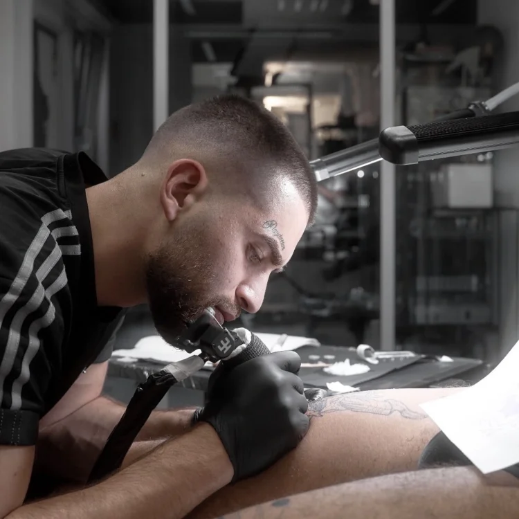 Microrealism Tattoo Berlin 4 Kenan Tätowierer aus Berln spezialisiert sich auf Mikrorealismus, Realismus und fineline Tattoos in Berlin Schöneberg.