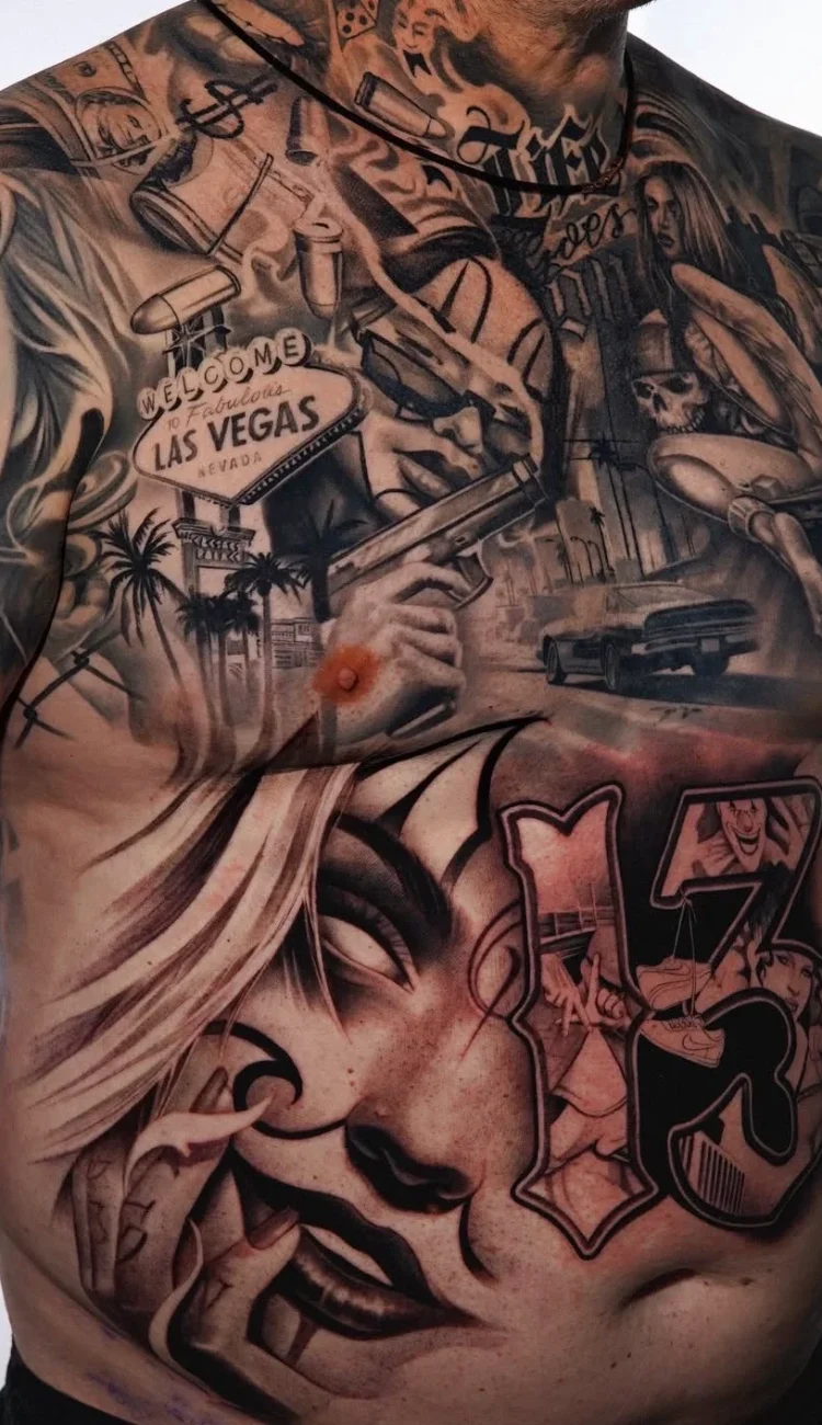 Realistisches Black and Grey Brusttattoo mit Las-Vegas-Schild, Frauenportrait, Auto und Casino-Motiven