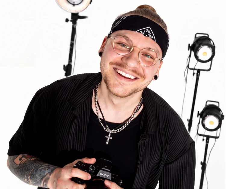 Andrii Tätowierer aus Berlin spezialisiert sich auf Realismus und Farbrealismus Tattoo in Berlin Schöneberg