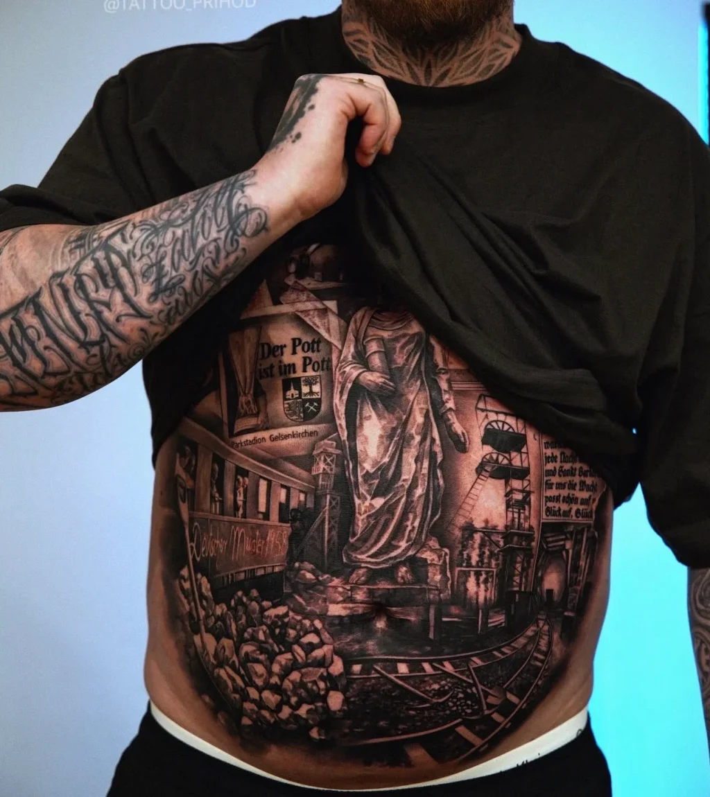 Großes realistisches Black and Grey Rückentattoo mit Gelsenkirchener Wahrzeichen, Statue und architektonischen Motiven